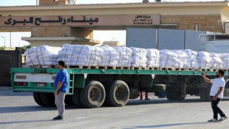 قافلة المساعدات الإنسانية ”زاد العزة” تدخل إلى قطاع غزة