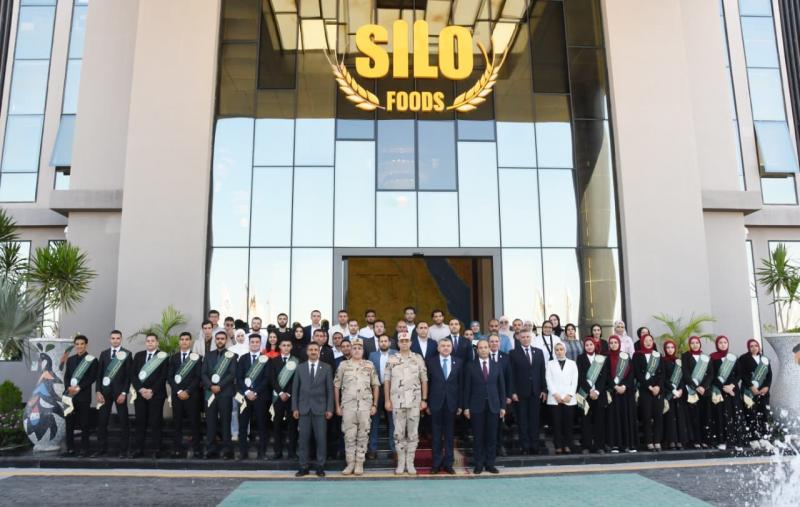 القوات المسلحة تنظم زيارتين إلى قيادة قوات المظلات وشركة سايلو فودز للصناعات الغذائية| صور