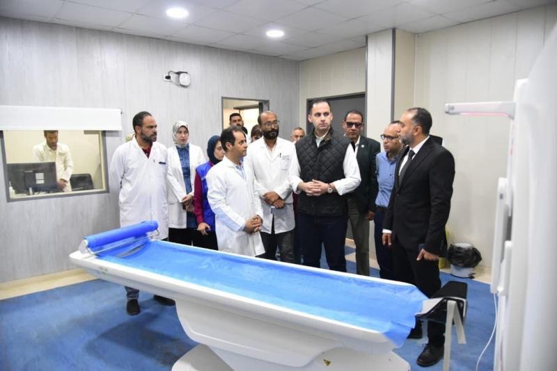 نائب وزير الصحة يبحث مع محافظ شمال سيناء جاهزية المنشآت الصحية ويتفقد مستشفى الشيخ زويد ووحدة طب أسرة البشلاق