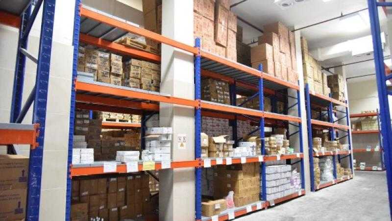 نائب وزير الصحة يتفقد مخازن الأدوية والمستلزمات الطبية بشمال سيناء