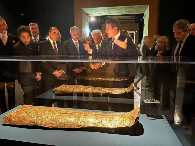 خط أحمر