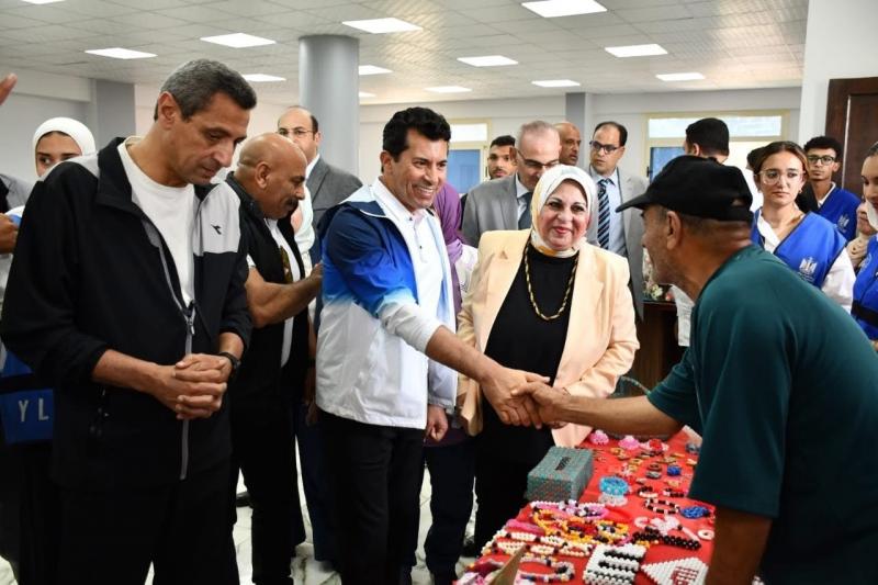 وزير الشباب والرياضة ومحافظ السويس يشهدان لقاءً حواريًا مع القوي الشبابية بمركز سليم الحي للتنمية الشبابية