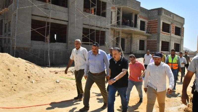 محافظ أسيوط: الانتهاء من 80% من المرحلة الأولى للإنشاءات بمجمع صناعات الرمان بالبداري
