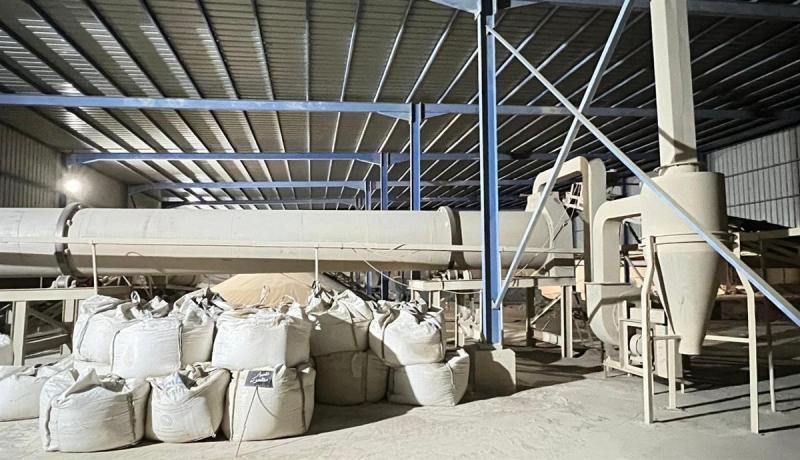 ضبط مصنع غير مرخص لإنتاج الأسمدة المغشوشة في الصف