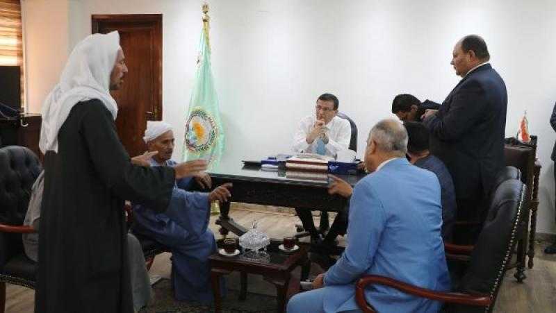 وزير الزراعة يستقبل عدد من الفلاحين ويستمع لمشاكلهم.. ويؤكد: دعمكم أولوية