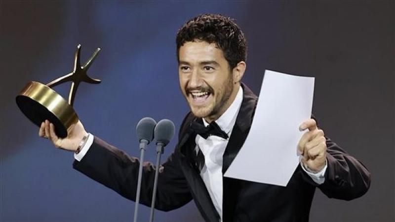 فخور إني شرفت مصر.. أحمد مالك: سعيد بجائزة أفضل ممثل بمهرجان الجونة