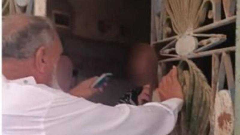 ضربوه أمام نجلته.. الداخلية تضبط المتهمين بالتعدى على مسن السويس