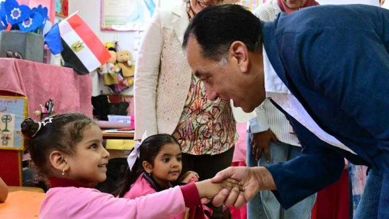 «مدبولي» يُشيد بسير العملية التعليمية والانضباط الواضح وانتظام الحضور بمدرسة بالسويس