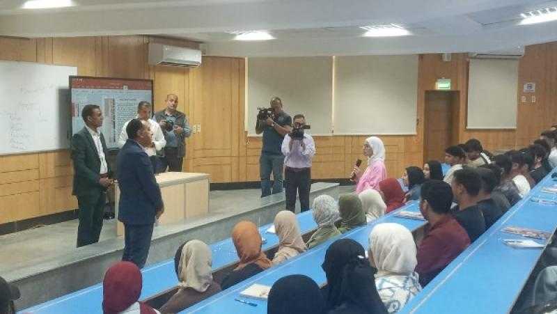 رئيس الوزراء يتفقة جامعة السويس الأهلية
