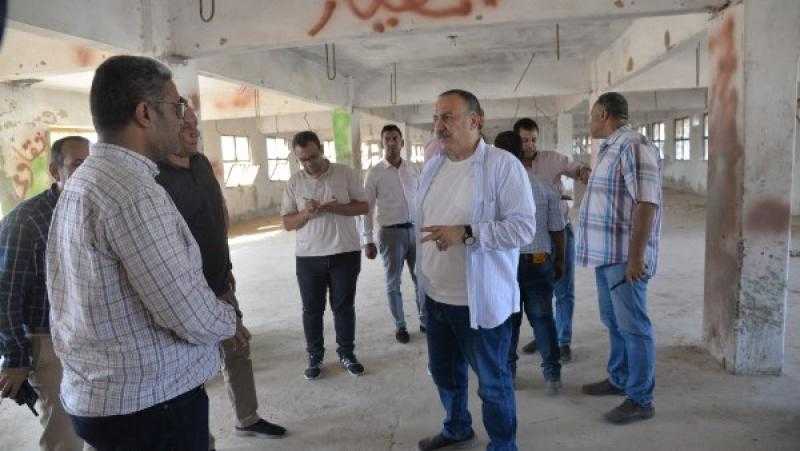 محافظ أسيوط يتفقد مزرعة دواجن بعرب العوامر بمركز أبنوب