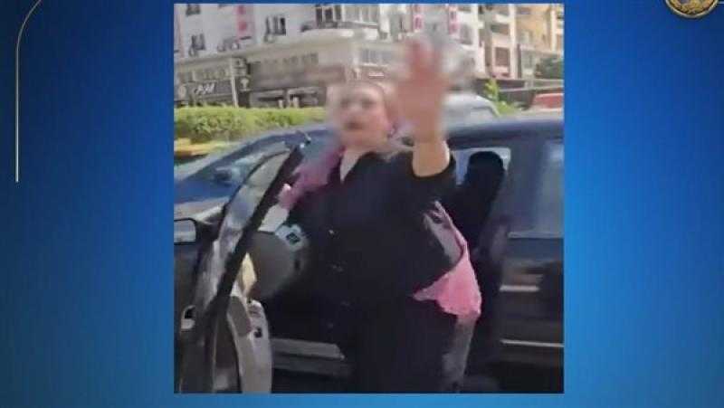الداخلية تكشف ملابسات تعدي سيدة على أحد الأشخاص بألفاظ وإشارات خارجة بالقاهرة