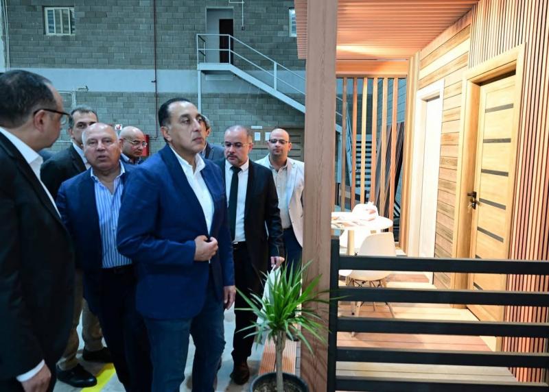 رئيس الوزراء يتفقد عددًا من المشروعات في القطاع الصحي بمحافظة السويس..