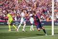ريال مدريد يفوز على برشلونة في الكلاسيكو ويبتعد بصدارة... ريال مدريد يفوز على برشلونة في الكلاسيكو ويبتعد بصدارة الدوري الإسباني