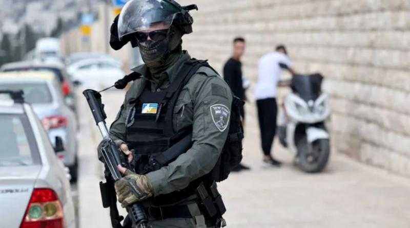 قوة إسرائيلية خاصة تعتقل قياديا بحماس بعد ضرب وتقييد أبنائه