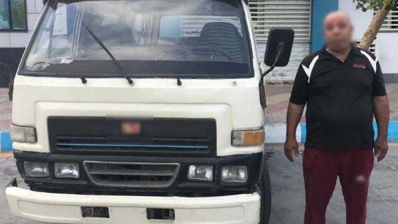 القبض على سائق ميكروباص يدخن الشيشة أثناء القيادة بالإسكندرية