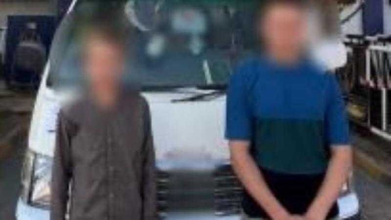 طفل يقود سيارة ميكروباص في بنى سويف.. وتحرك فورى من الأمن| صور