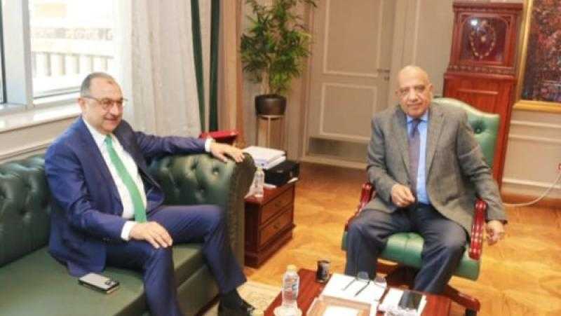 وزيرا الكهرباء وقطاع الأعمال يبحثان التوسع فى استخدامات الطاقات المتجددة فى الصناعات كثيفة الاستهلاك