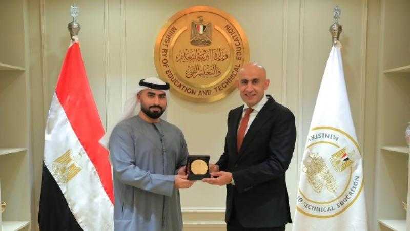 التعليم تتعاون مع المدرسة الرقمية بالإمارات لتطوير المدارس الفنية