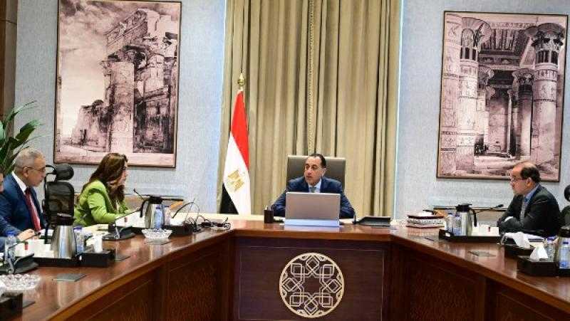 رئيس الوزراء يتابع الملفات المشتركة بين ”التنمية المحلية” و”المالية”