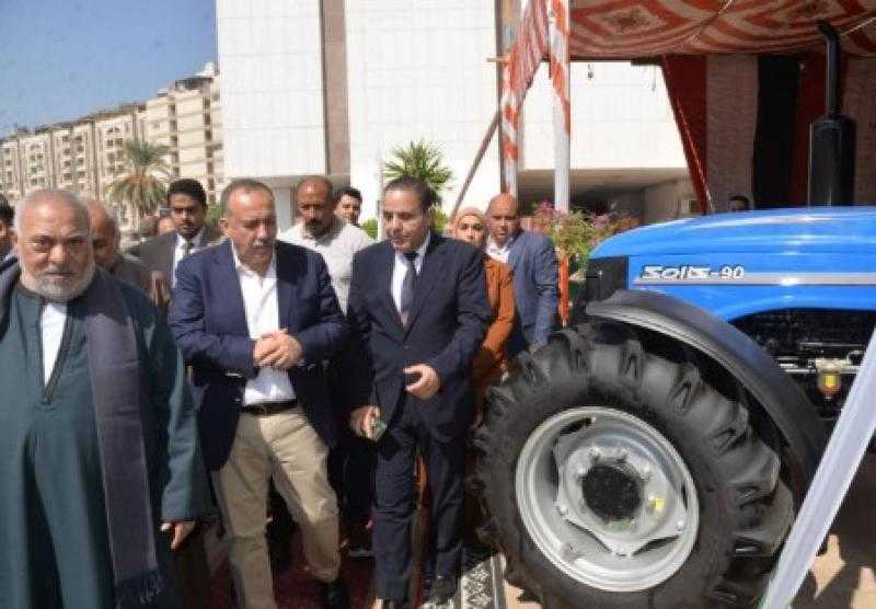 محافظ أسيوط يفتتح المعرض الزراعي الشامل.. تخفيضات تصل إلى 50 ألف جنيه على الجرارات
