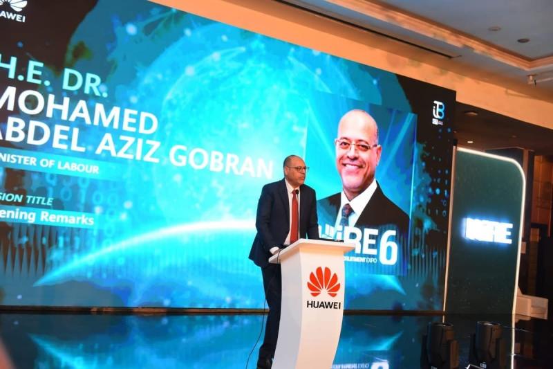 وزير العمل يشارك في ملتقى هواوي السادس للتوظيف