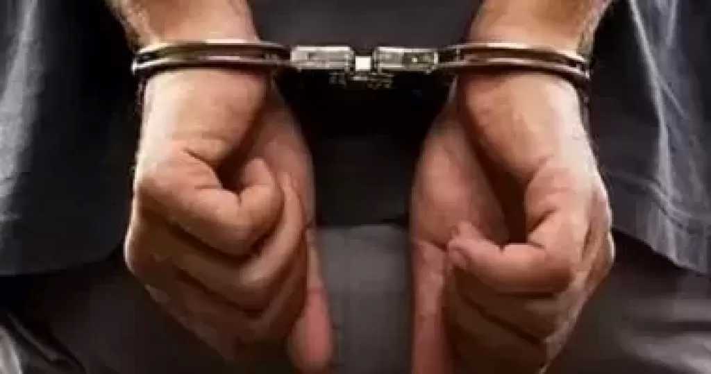 المشدد 13 سنة لعاطل تعدى على طفلة جارته لسرقة قرطها الذهبي بالإسكندرية