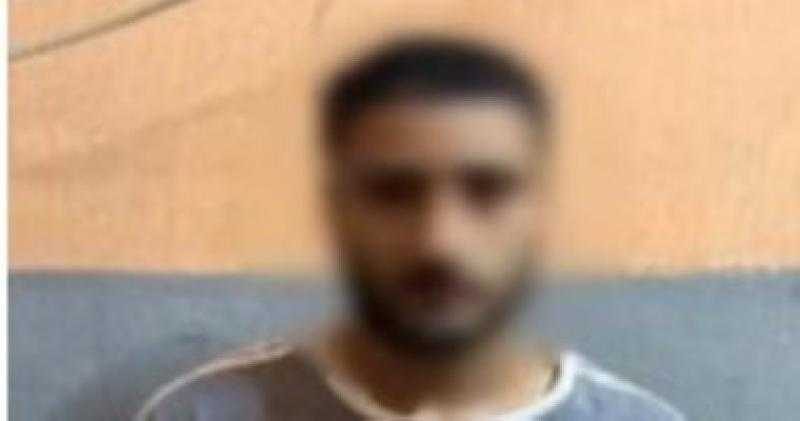 ضبط شخص بعد تعديه على مواطن ووالده بسبب فاترينة سجائر