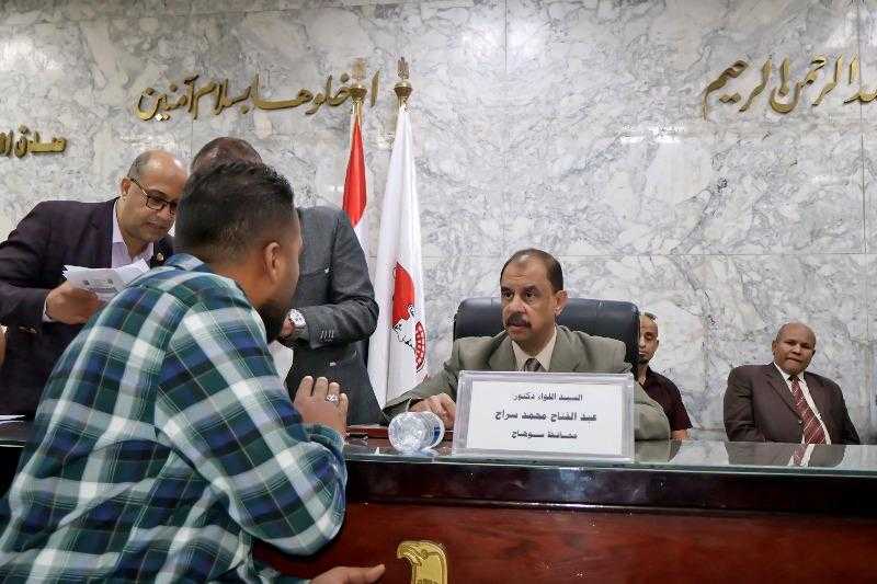 محافظ سوهاج يعقد اللقاء الجماهيري للاستماع إلى شكاوى وطلبات المواطنين