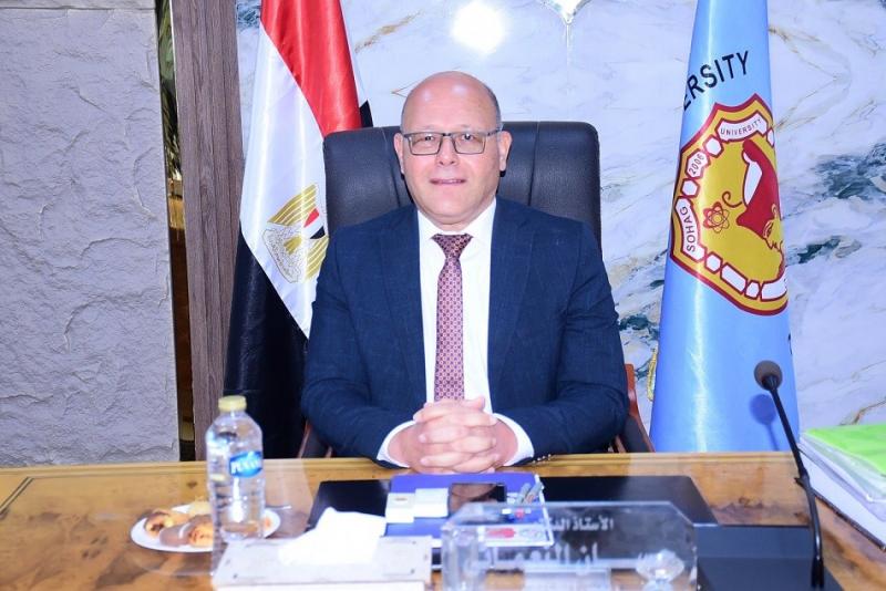 رئيس جامعة سوهاج: تكليف 1113 أخصائي تمريض استعدادا لافتتاح مستشفيات جديدة