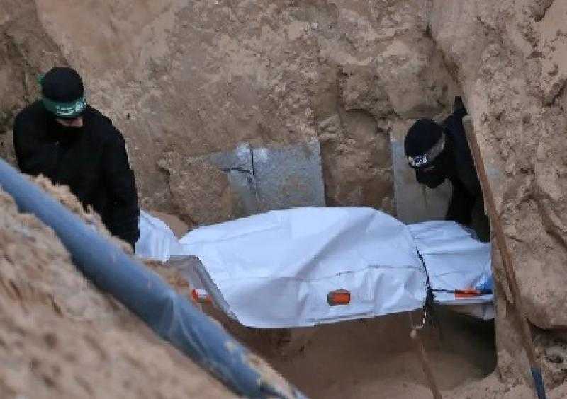 حماس تعلن العثور على جثتي أسيرين إضافيين في غزة