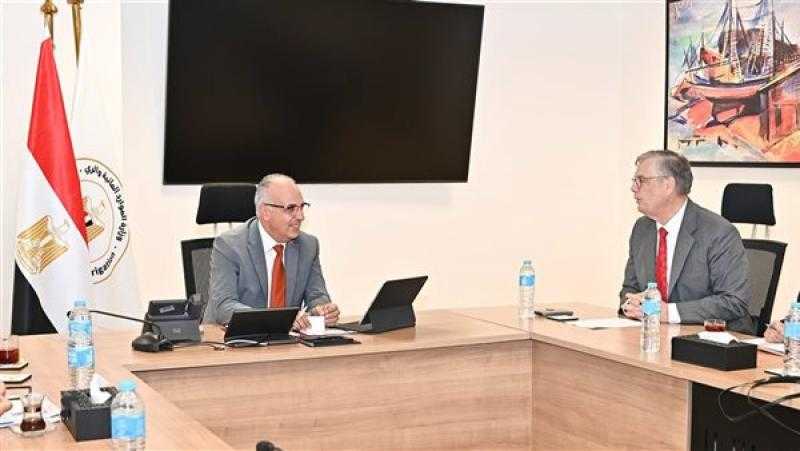 وزير الري يبحث مع سفير هولندا بالقاهرة مجالات التعاون المشترك فى الموارد المائية