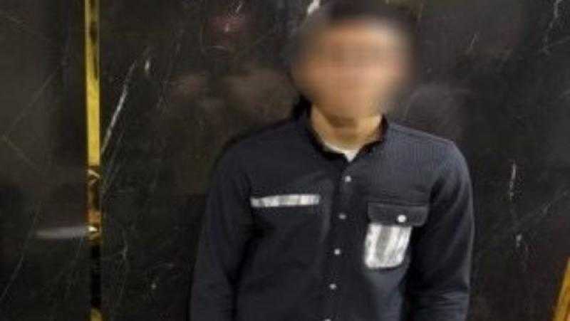 وقف أعلى منزله بدون ملابس علوية.. القبض على شخص هدد أخر بسلاح أبيض بكفر الشيخ