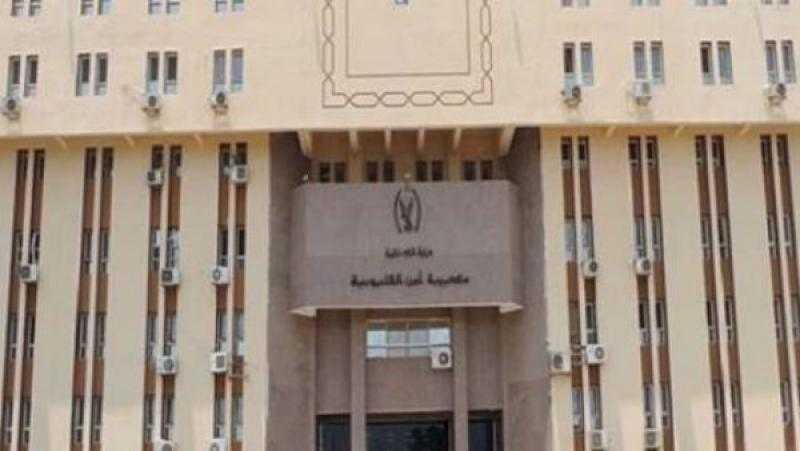 فحص فيديو لشباب يلوحون بأسلحة بيضاء في أحد شوارع بنها