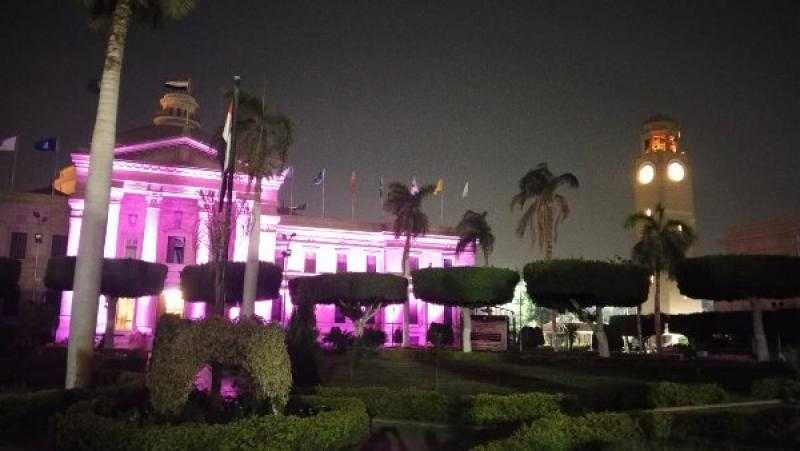 جامعة القاهرة تضيء مبناها التاريخي تضامنًا مع شهر أكتوبر الوردي لمكافحة سرطان الثدي