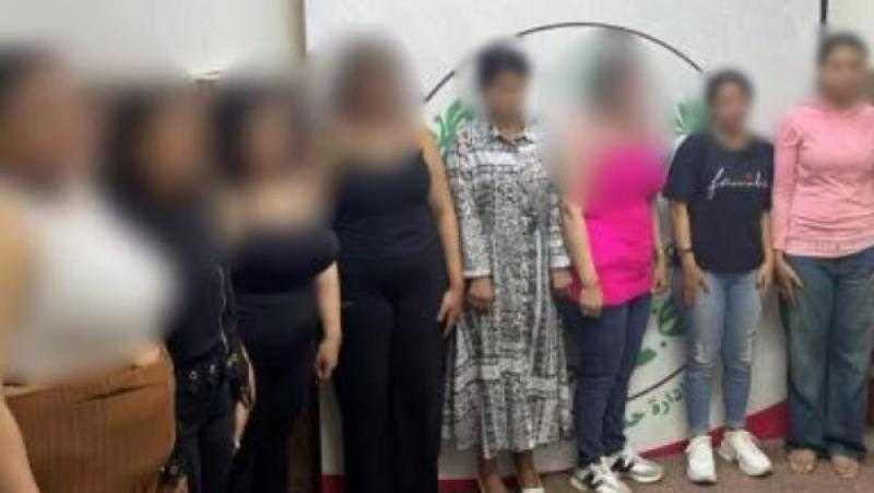 رذيلة أون لاين.. القبض على 10 فتيات يمارسن الأعمال المنافية للآداب بالقاهرة