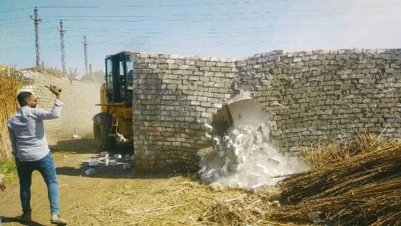 محافظ أسيوط: استرداد 4323 فدانًا و11 ألف متر مربع خلال تنفيذ 115 قرار إزالة