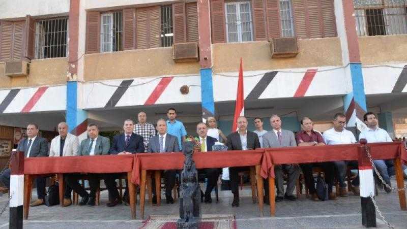 محافظ أسيوط يشارك طلاب ”ناصر الثانوية العسكرية” فعاليات الإذاعة الموحدة بعدة لغات