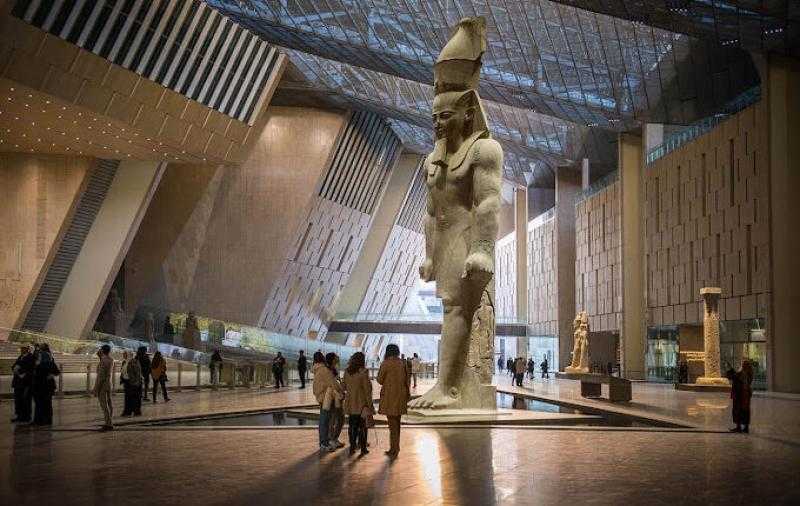 على بُعد خطوتين من الأهرامات... المتحف المصري الكبير يقود مستقبل الوعي الحضاري في الشرق الأوسط