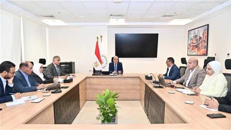 وزير الري يتابع موقف تنفيذ منشآت الحماية من أخطار السيول بمحافظة البحر الأحمر