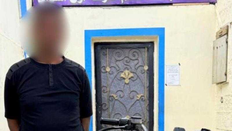 سقوط لص سرق دراجة نارية بأسوان