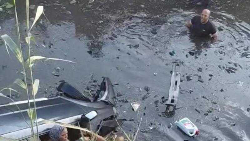 إنقاذ أسرة من أب وأم ورضيعهما بعد سقوط سيارتهم فى رشاح بطوخ