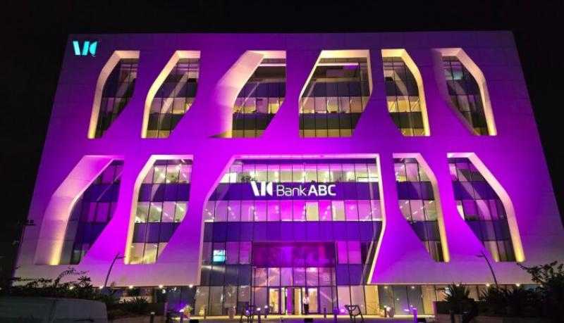 بنك ABC مصر يضيء مقره الرئيسي باللون الوردي دعمًا لحملة التوعية بسرطان الثدي