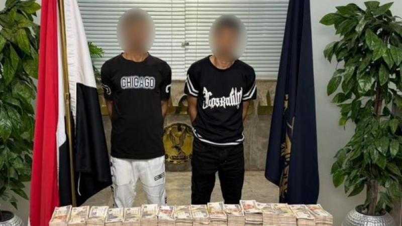 بمفتاح خزنة مصطنع .. 3 موظفين يستولون على مبالغ مالية من شركة نقل أموال