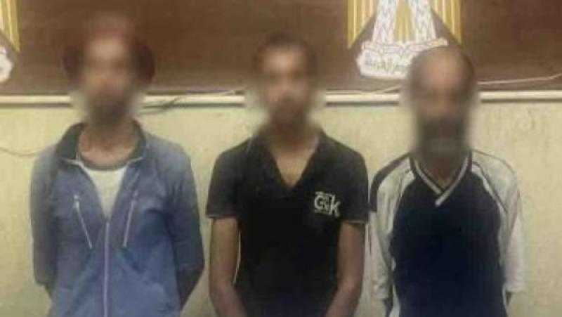 الكاميرا صورتهم.. القبض على 3 أشخاص تعاطوا المخدرات في الشارع