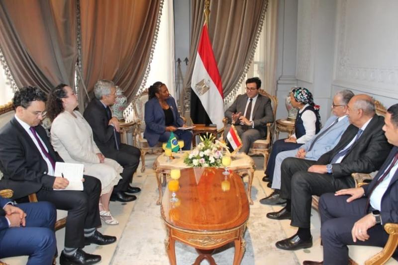 وزير الثقافة يلتقي نظيرته البرازيلية لبحث آفاق التعاون والشراكة الثقافية والإبداعية