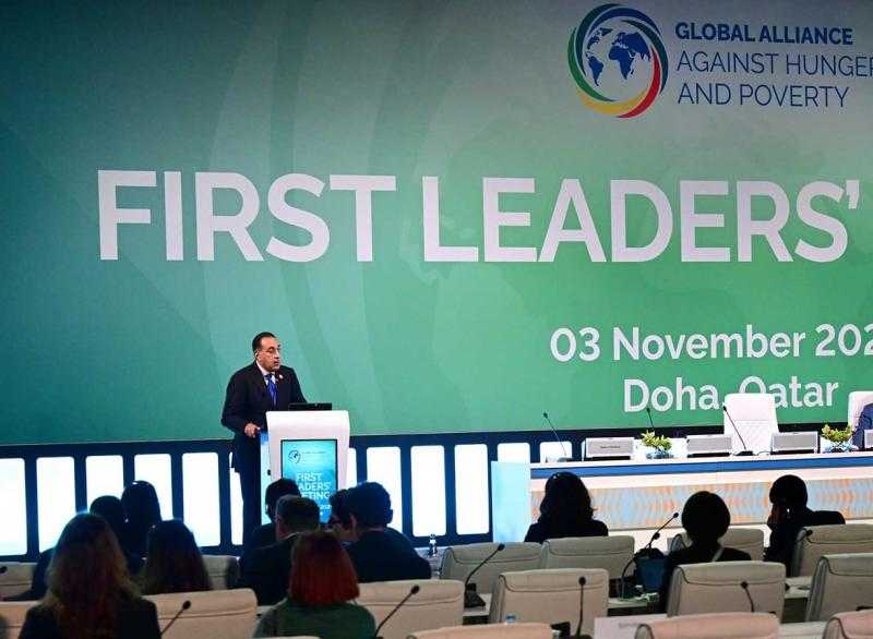 رئيس الوزراء من الدوحة: مصر تخطط لاستضافة مؤتمر دولى لإعادة إعمار غزة