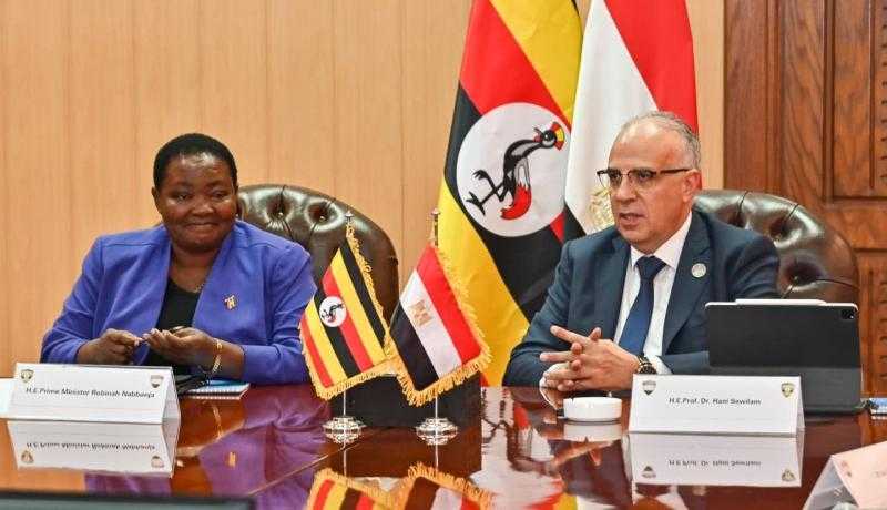 وزير الري يلتقي رئيسة وزراء أوغندا لتعزيز التعاون في مجال المياه