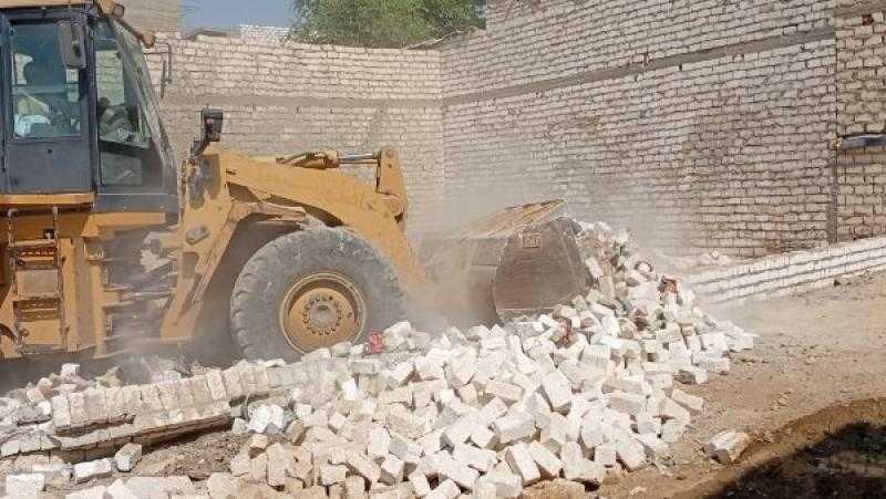 محافظ أسيوط: استرداد 228 فدانًا و600 متر مربع خلال تنفيذ 26 قرار إزالة