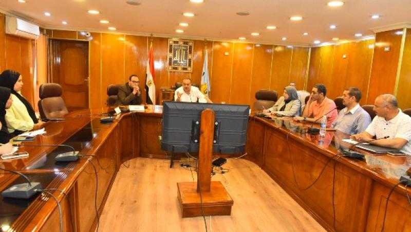 محافظ أسيوط يبحث تطوير منظومة النظافة والجمع المنزلي والقضاء على ظاهرة النباشين والفريزة