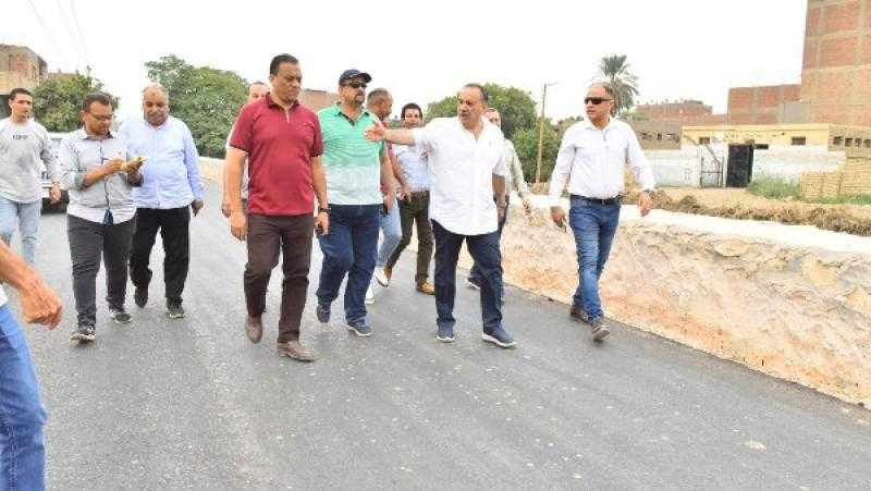 محافظ أسيوط يتفقد طريق درنكة – محور الهضبة